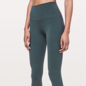 Lululemon aligns 25”
